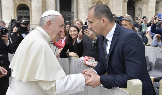Papa Franjo primio na audijenciju župana Anušića