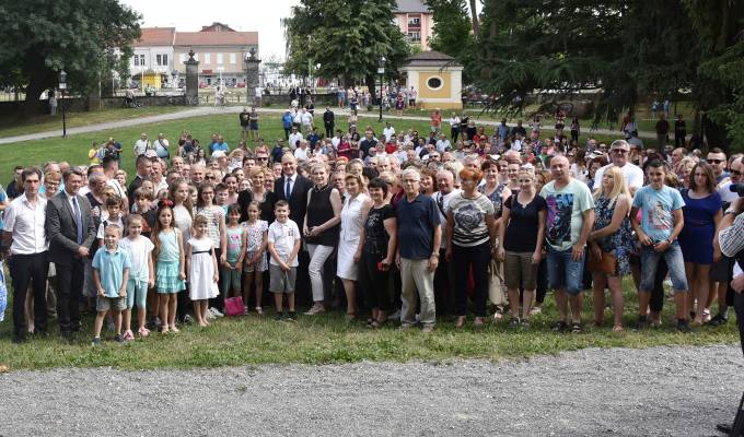 Veliki broj Našičana dočekao Predsjednicu Republike Hrvatske