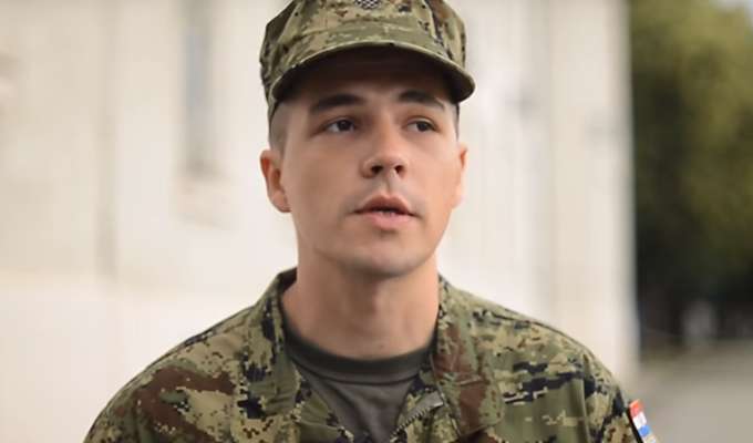 Ministarstvo obrane objavilo je video u kojem mladi vojnici objašnjavaju zašto su se odlučili prijaviti u Hrvatsku vojsku. Tražite li posao ili karijeru koja je uzbudljiva, zanimljiva i pruža vam mogućnost rada diljem svijeta? Vojska je pravo mjesto za vas poručuju.