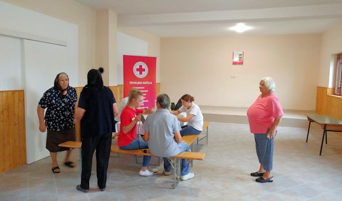 Volonteri Crvenog križa održali akcije mjerenja tlaka i šećera u krvi