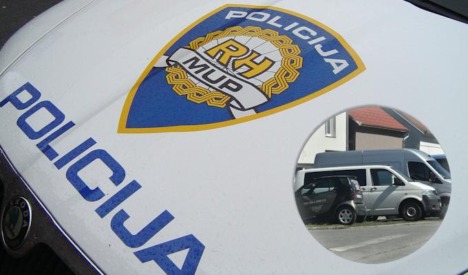 Iz otključanog vozila ukrao dokumente i novac