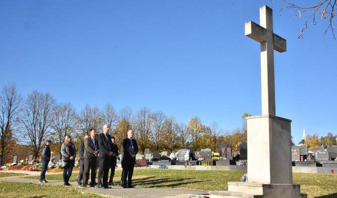 Izaslanstvo Grada Našica obišlo grobove hrvatskih branitelja