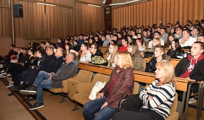 Predavanje o sigurnosti u prometu u Srednjoj školi “Isidora Kršnjavoga”