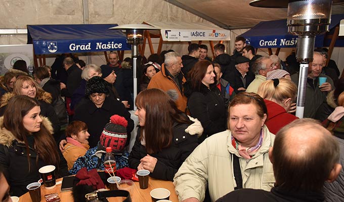 Nikada ljepša dekoracija Adventa u Našicama