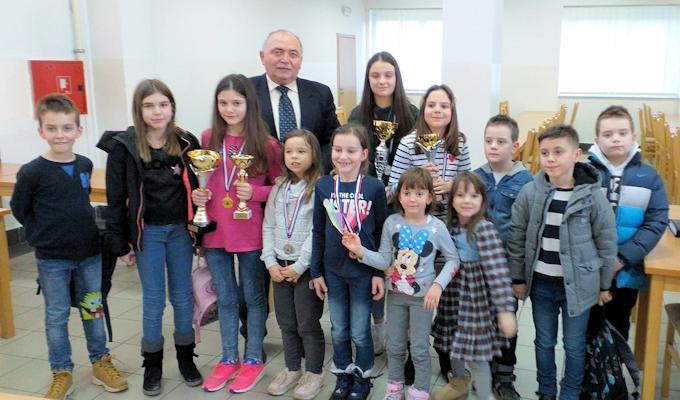 Velimirovčani osvojili 4 pehara i 5 medalja na kadetskom prvenstvu Osječko - baranjske županije u šahu