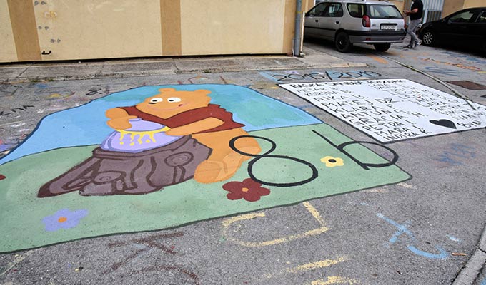 Grafitima se opraštaju od škole