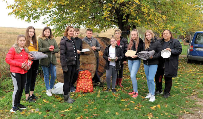 Učenici OŠ kralja Tomislava Našice posjetili Udrugu Farmica za napuštene pse i mačke